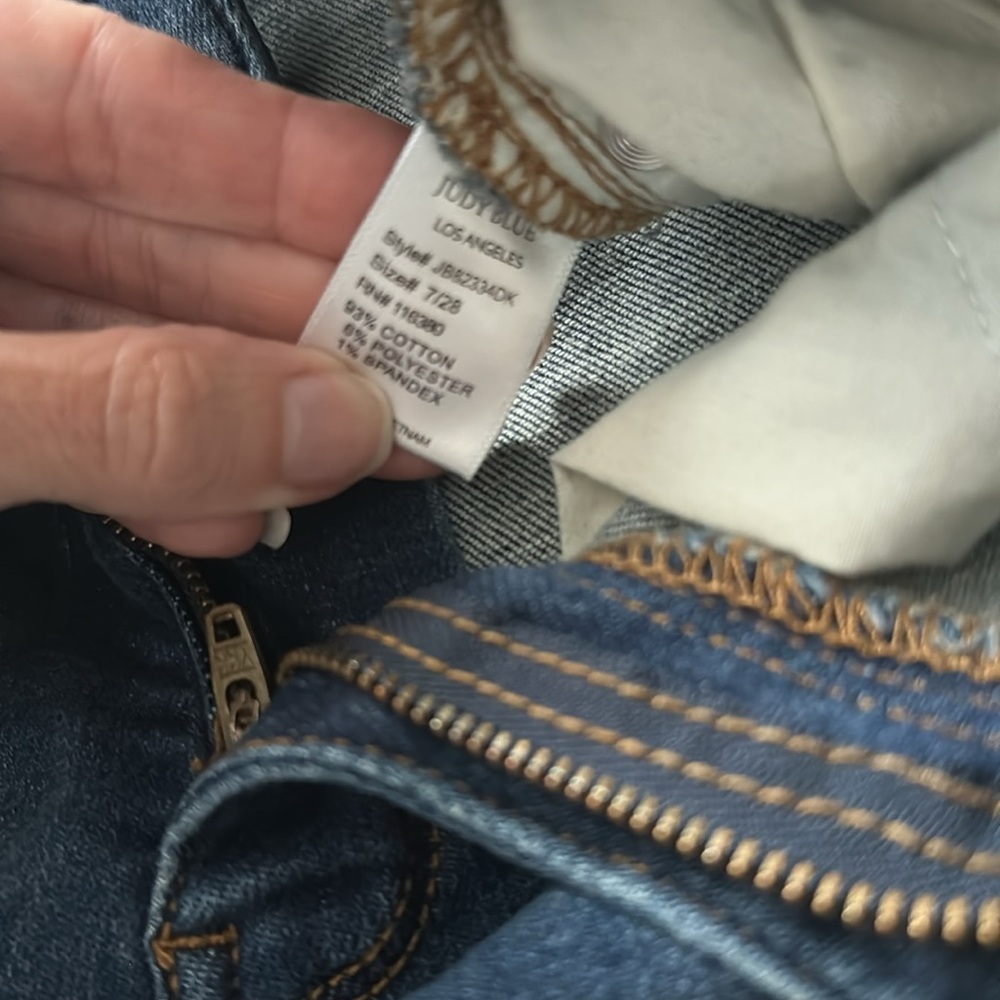 Distressed jeans - Picture 4 of 4